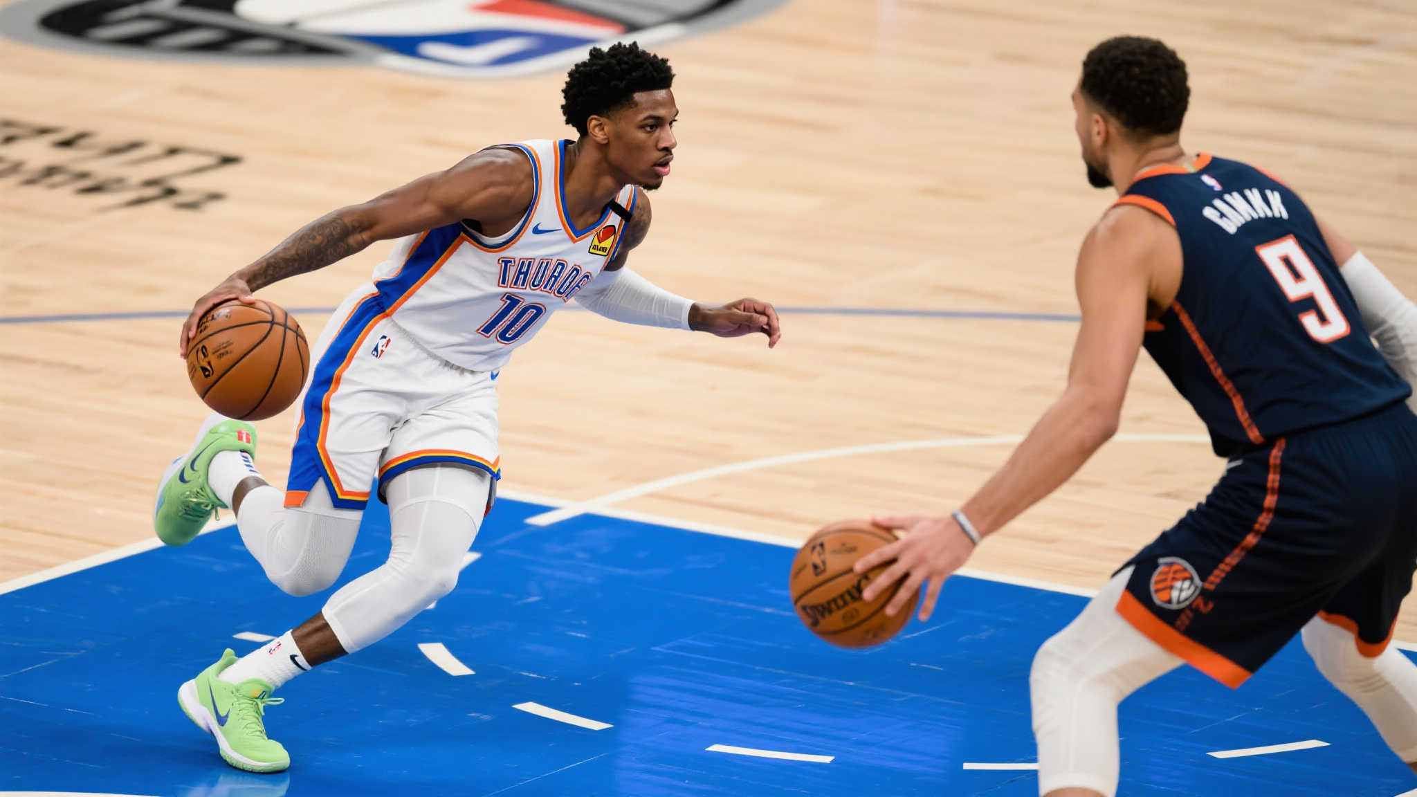 亚历山大妙传第10次,霍姆格伦双手滑翔震撼扣篮 在NBA赛季中,无论是常规赛还是关键时刻,一名优秀